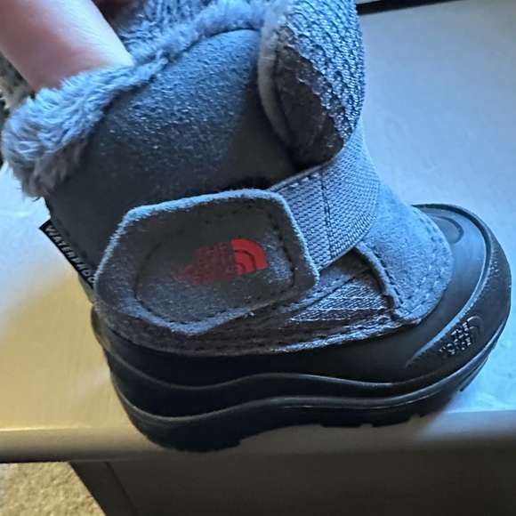 NORTH FACE TODDLER SNOW BOOTS SIZE 4 - Picture 1 of 6